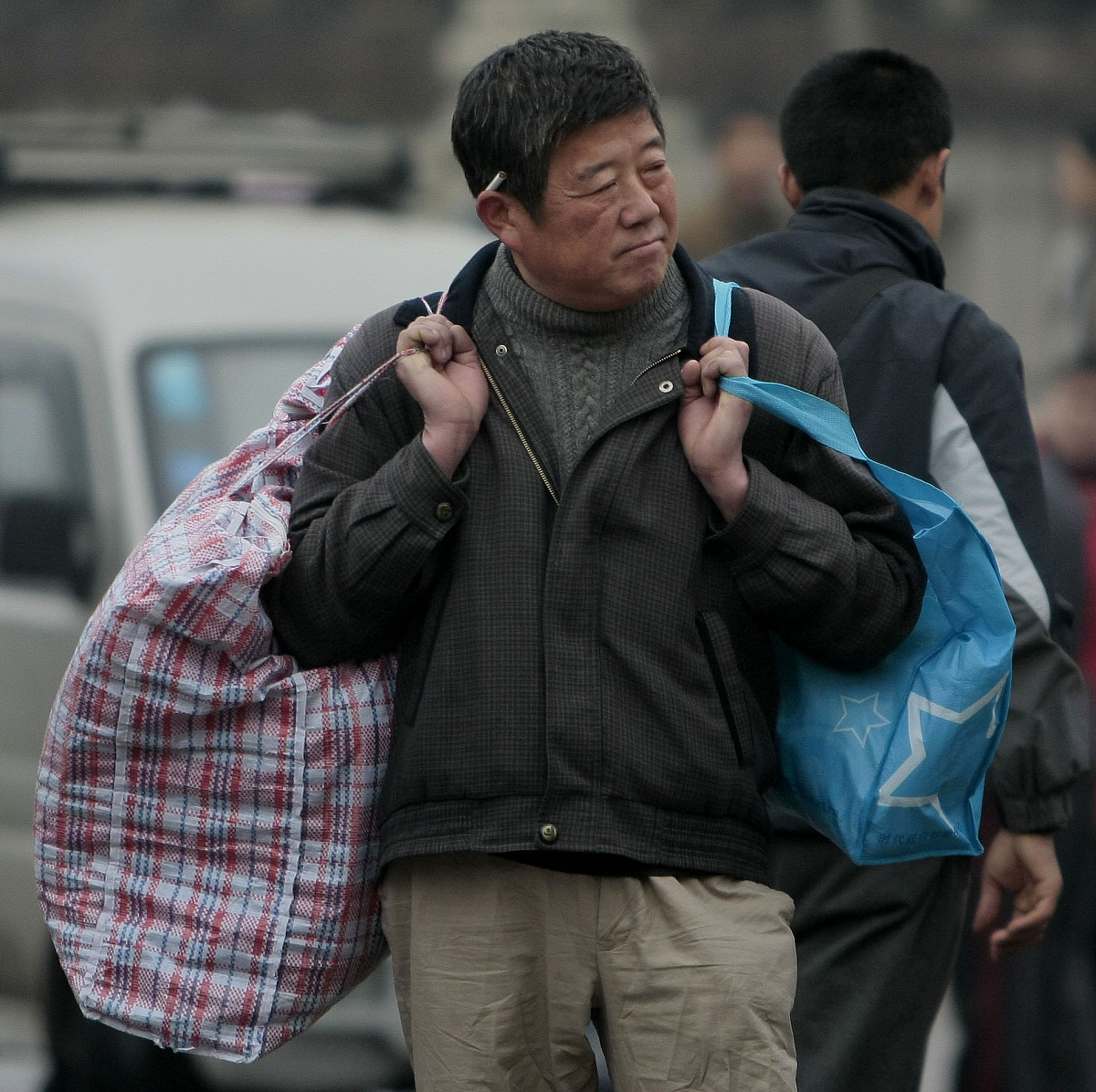 在职期间如何领取失业金？- 详细指南及条件解析