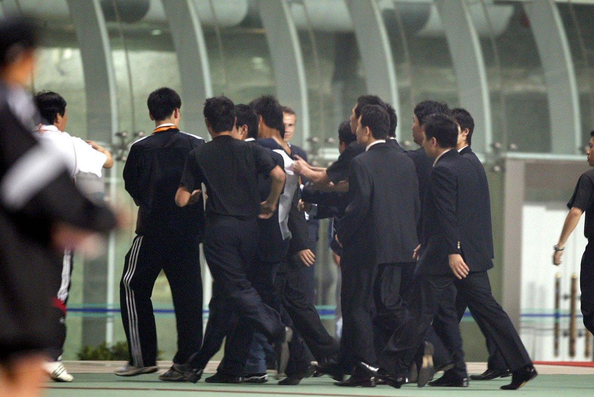 2007年4月21日,武汉,足球表演赛,中国女子足球队迎战国际足联世界明星