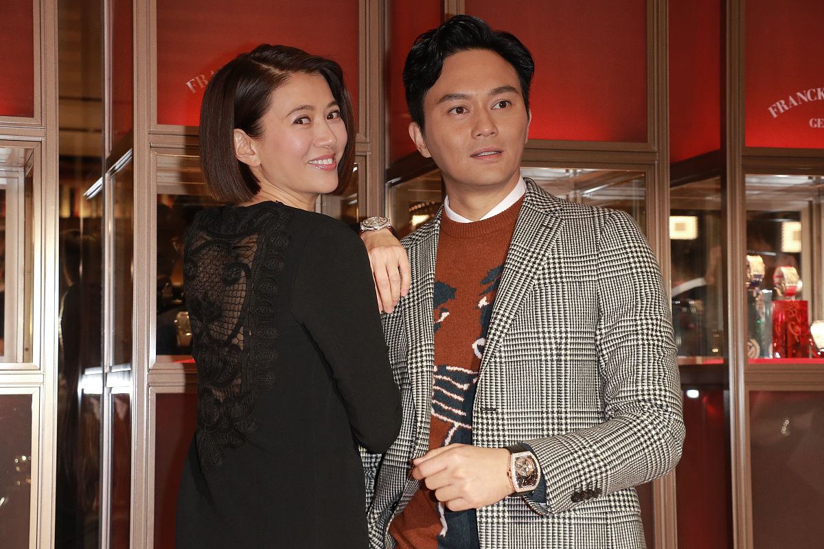 袁咏仪为何选择张智霖？揭秘她与赌王何鸿燊的爱情故事