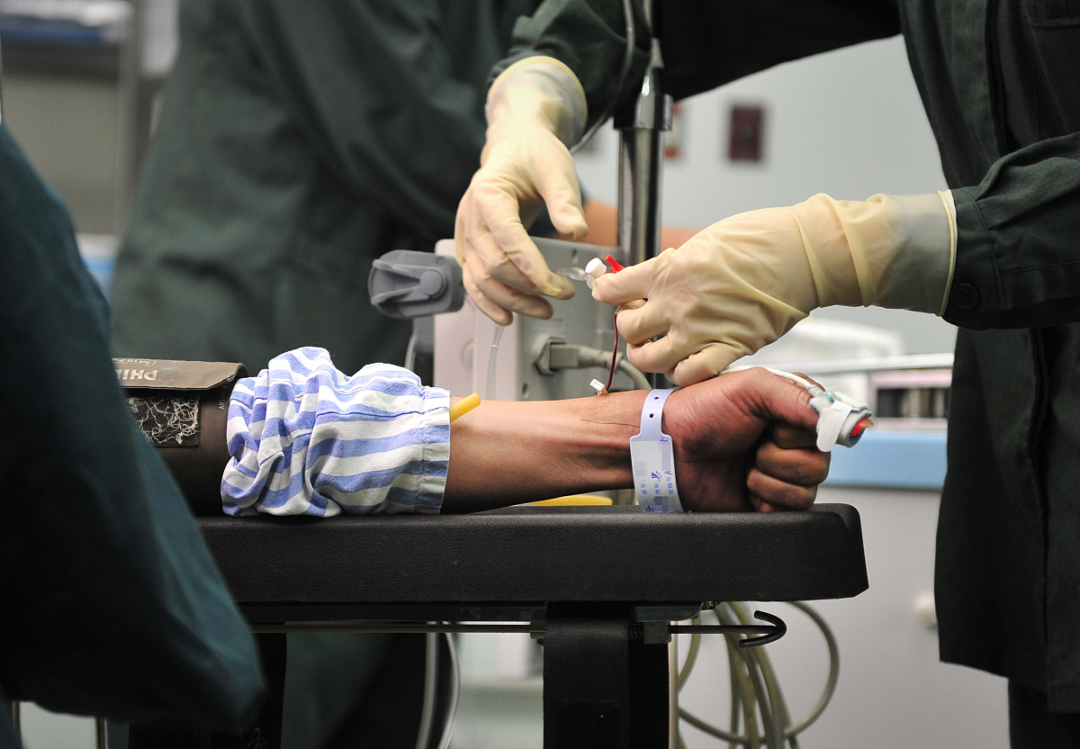 穴位注射联合电针治疗骨质疏松伴病理性骨折效果探讨