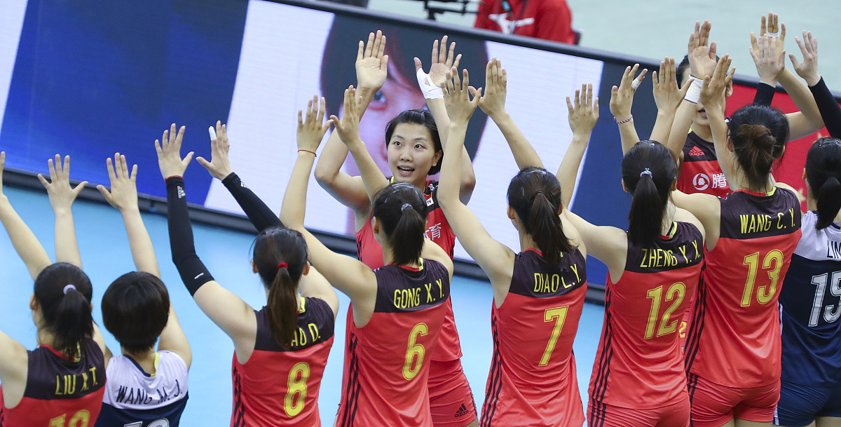 中国女排3-0复仇波兰晋级决赛！李盈莹14分领衔，决赛将战美国或土耳其