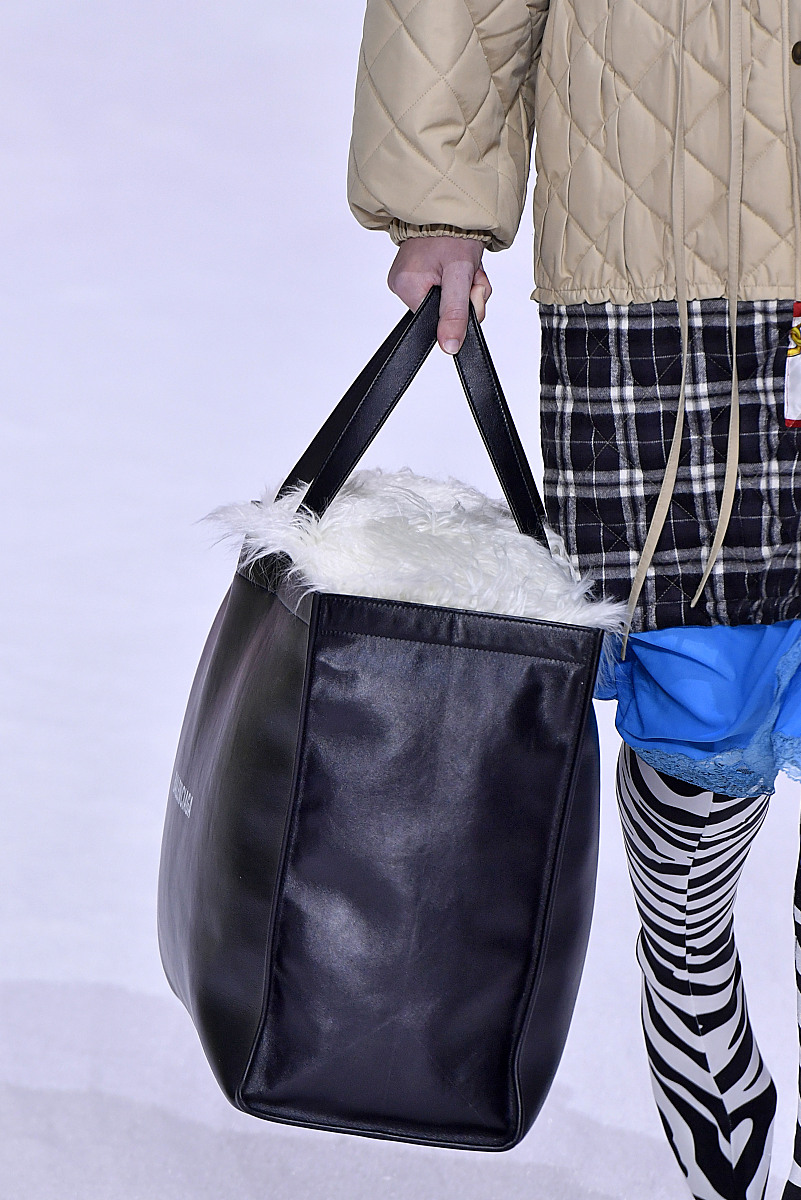 当地时间2018年3月4日,法国巴黎,2018秋冬巴黎时装周:balenciaga 品牌