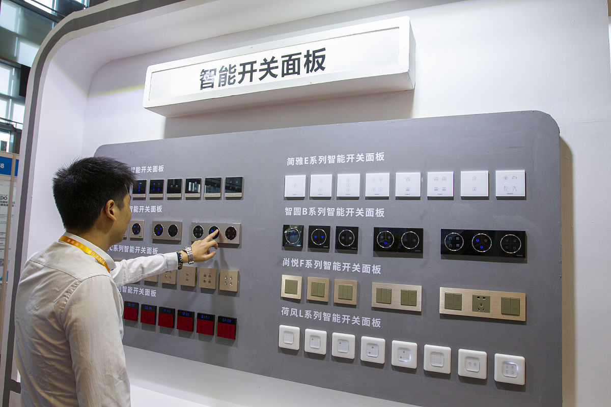 基于PLC的智能衣柜控制系统开发中期报告：问题与解决方法