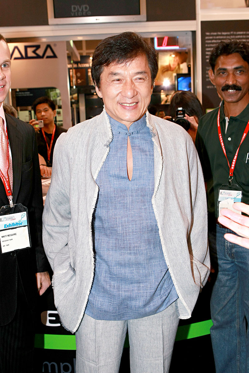 2008年6月4日,香港,成龙出席其代理的segway电动车推介活动.+++_+++成