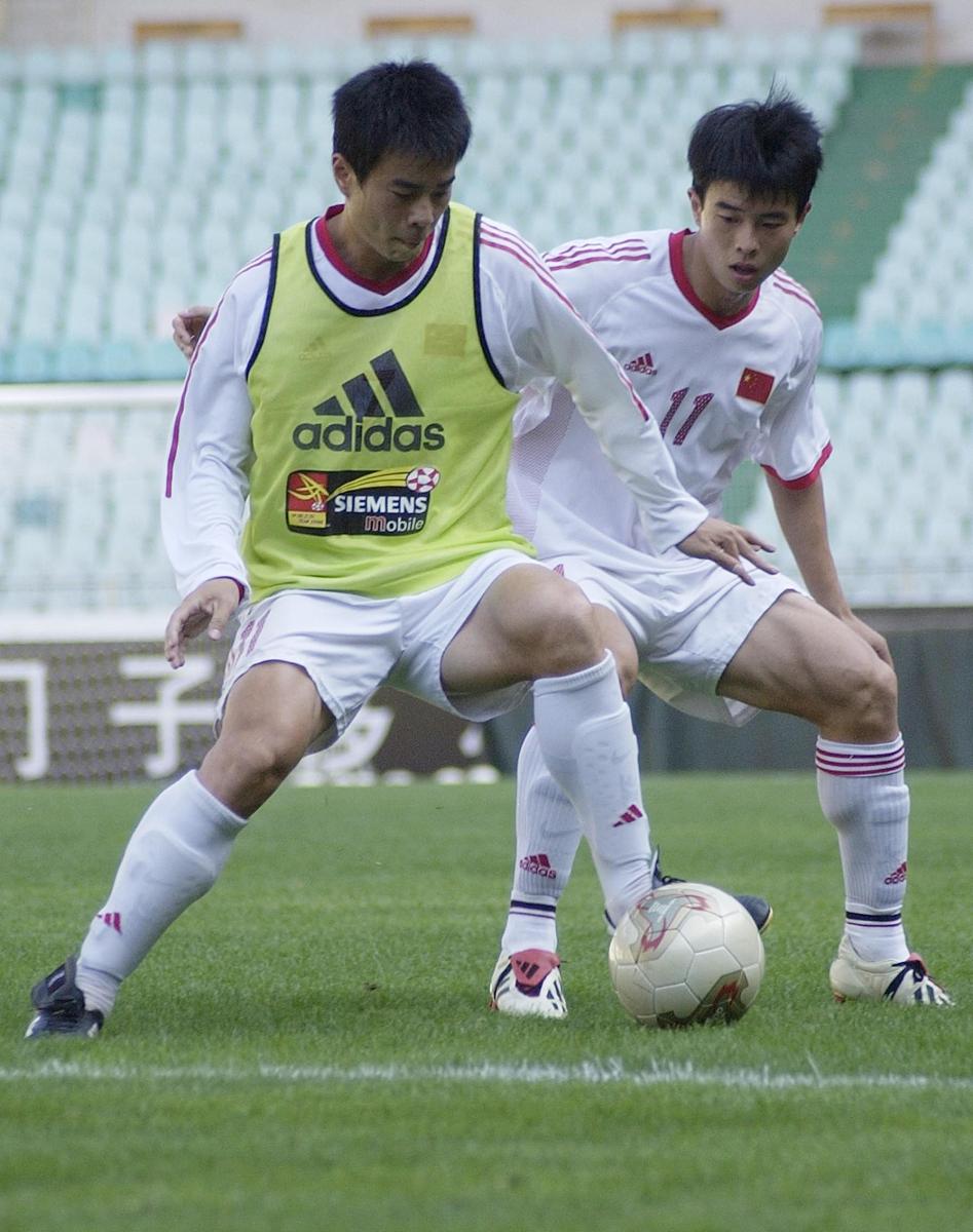 吞食天地2重制版豪华版是一款热血三国手游经典的剧情设计带给玩家更多的游戏体验。很多角色可以自由解锁组合成新的阵容。丰富的战斗系统期待你的加入你喜欢的玩家还在等什么！添加了一些独特的内容快来下载试试吧！续写这段话