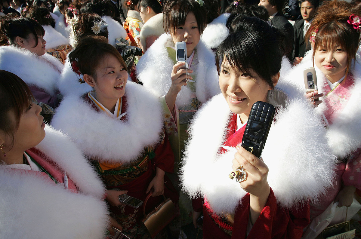 2012-11-22 11:22:38,	 2005年1月10日,日本京都,当地20岁的年轻人聚