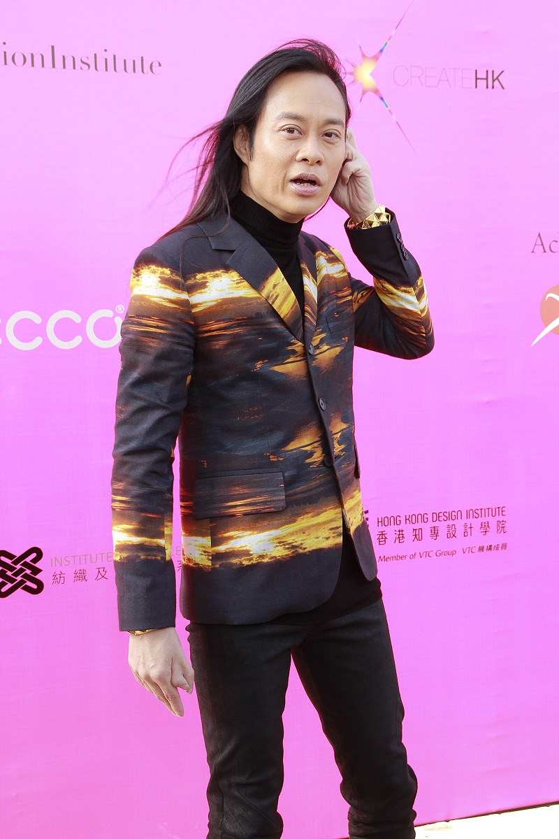 2012年12月09日,香港,由香港时装设计师协会主办的"世界时尚天桥2012"