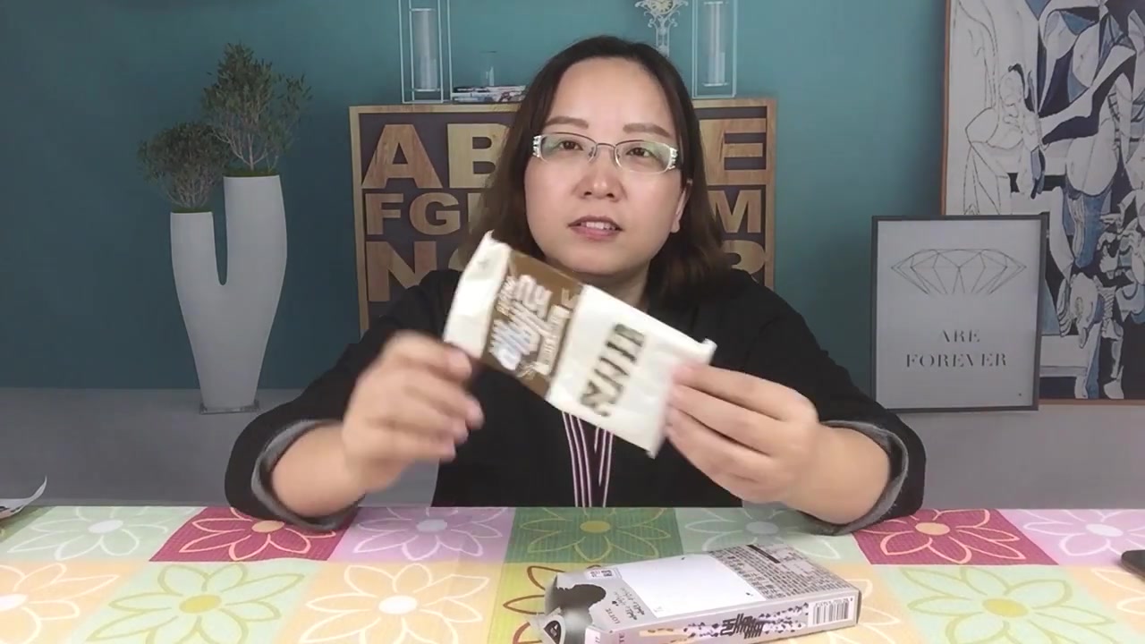 试吃“乐天曲奇巧克力棒”,曲奇颗粒和巧克力棒组合,这么有创意