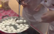 赖汤圆传承人亲自动手 送温暖祝福