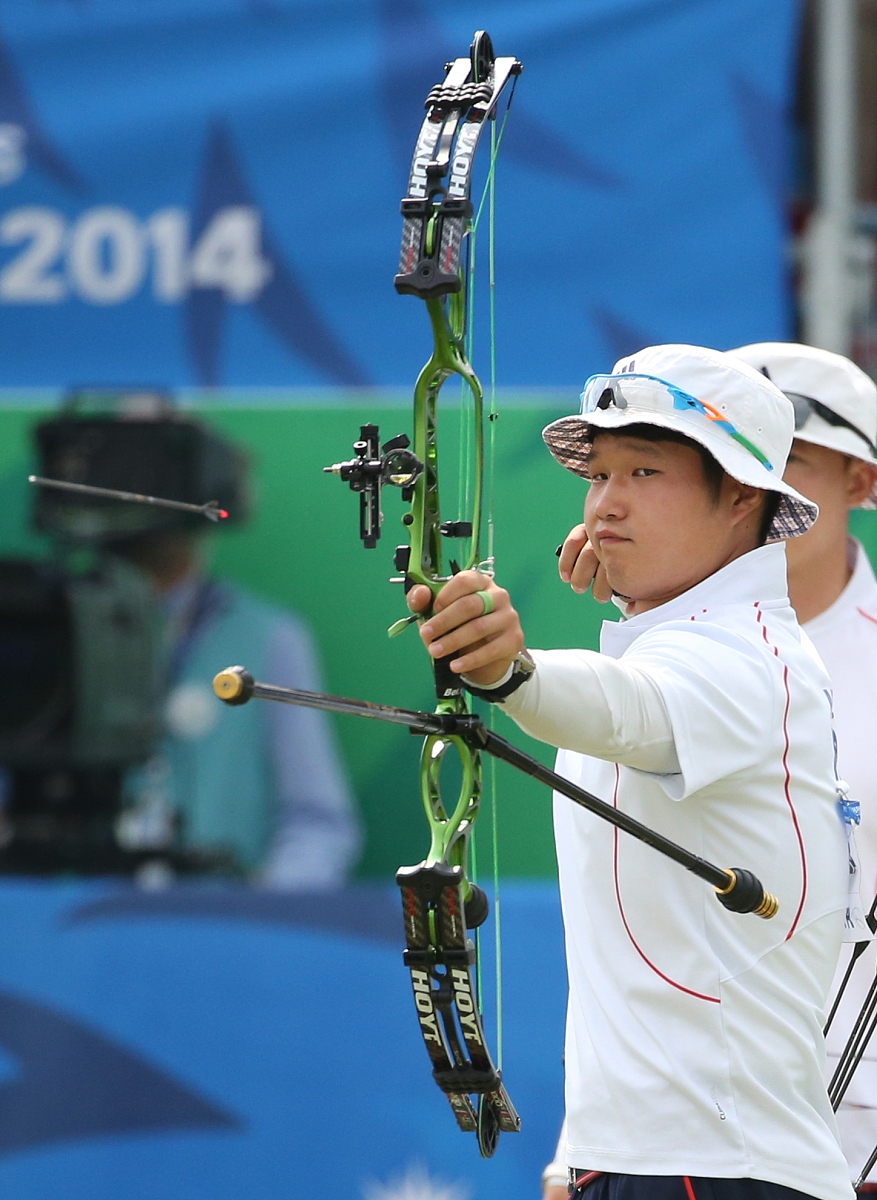 2014年9月27日,韩国仁川,2014仁川亚运会第8日射箭复合弓男子团体决赛