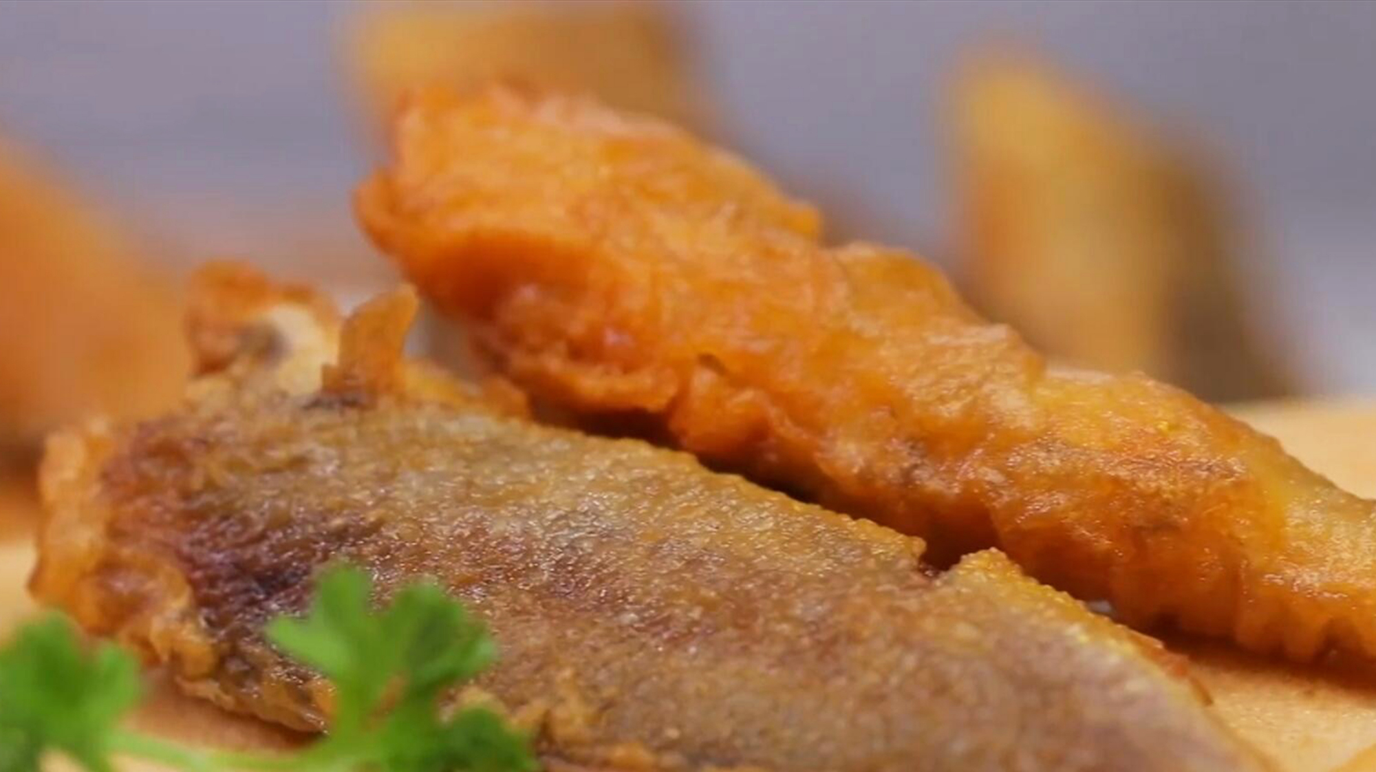 没有比小黄鱼更适合油炸的,酥软可口,是秋季最佳的下酒菜没错了