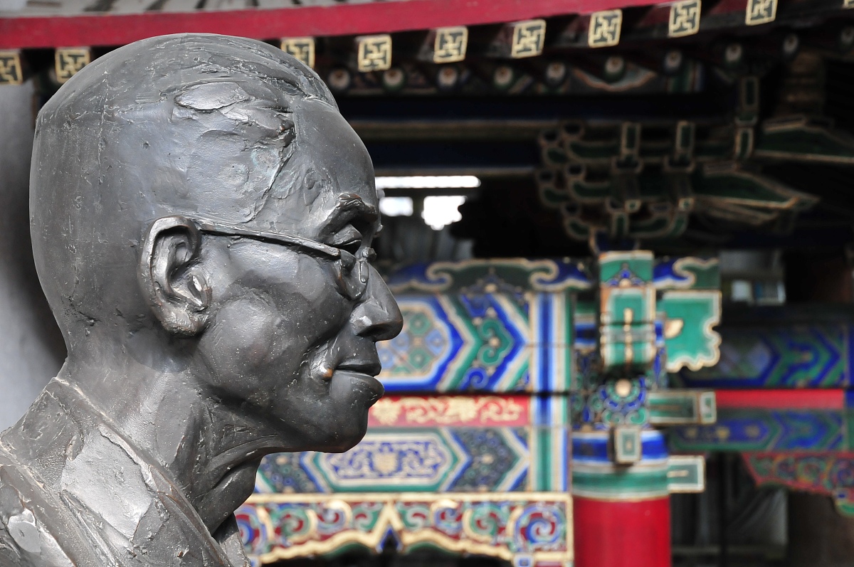 《老子》二章有言：天下皆知美之为美斯恶已；皆知善之为善斯不善已。故有无相生难易相成长短相形高下相倾音声相和前后相随恒也。结合这段话这种两相对立倒显示出一种相互成就的意味来是吗