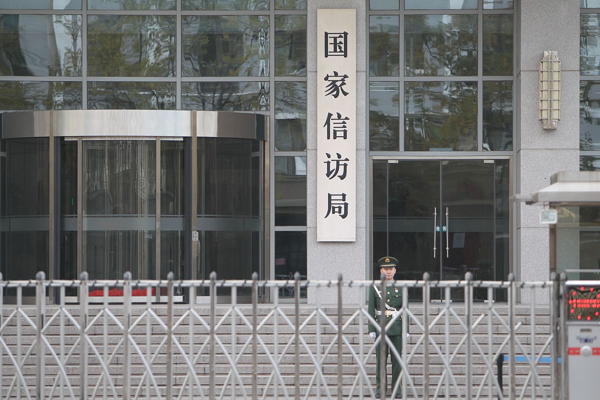 随机生成中国60个公安局名称