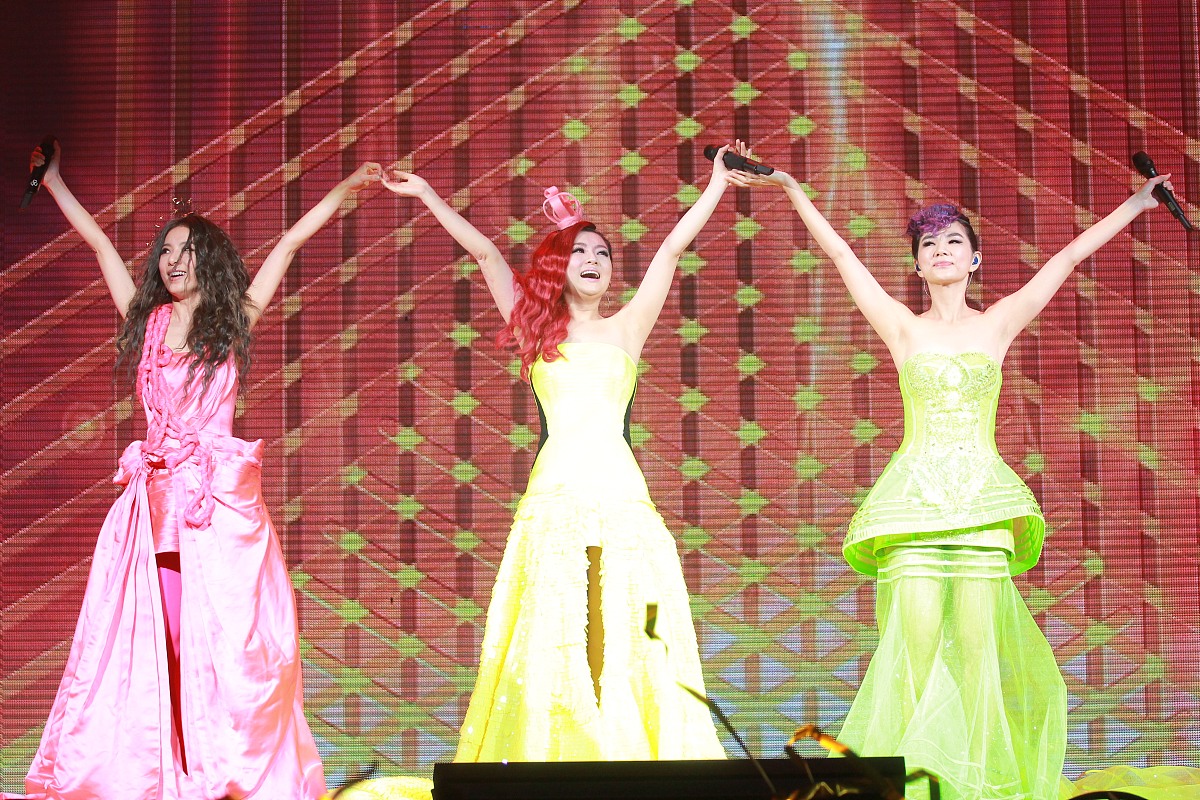 2013年10月14日,香港,s.h.e一连三场《2gether4ever》演唱会圆满落幕.