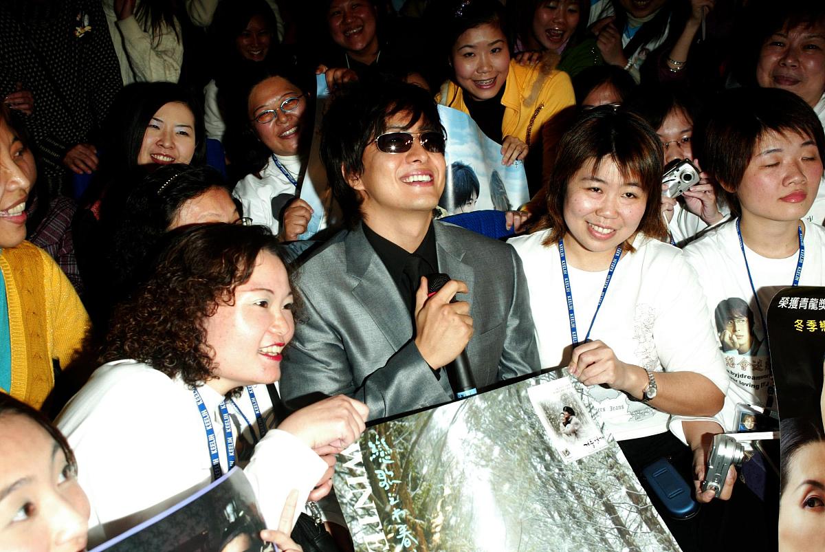 2004年3月6日,韩国男星裴勇俊为新片「丑闻」来台宣传+++_+++裴勇俊