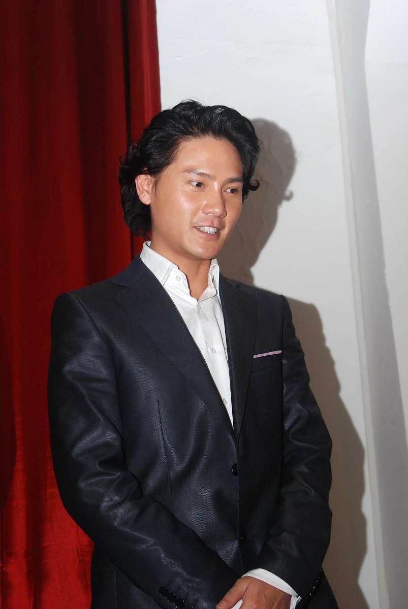 2009年4月13日,上海,电视剧《孽债2》剧组在拍摄现场召开发布会.***_*