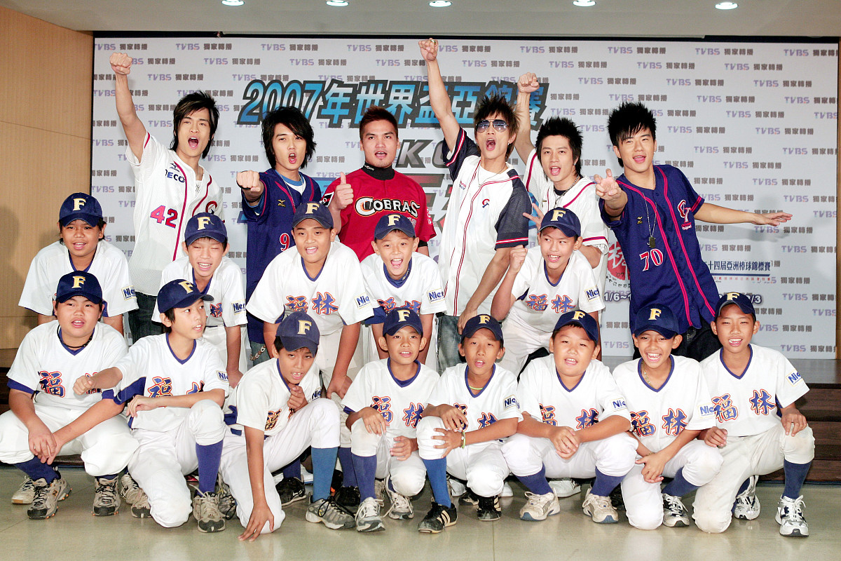 2007年 10月 26日 , 台北 , 人气 团体 k one 成为 世界杯 棒球赛 , 