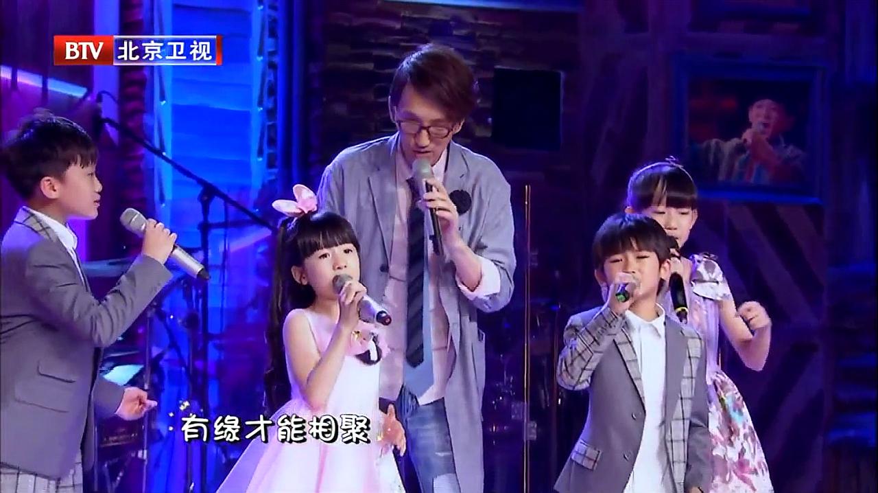 [图]林志炫和小朋友现场合唱《相亲相爱一家人》听完心中满满的感动!