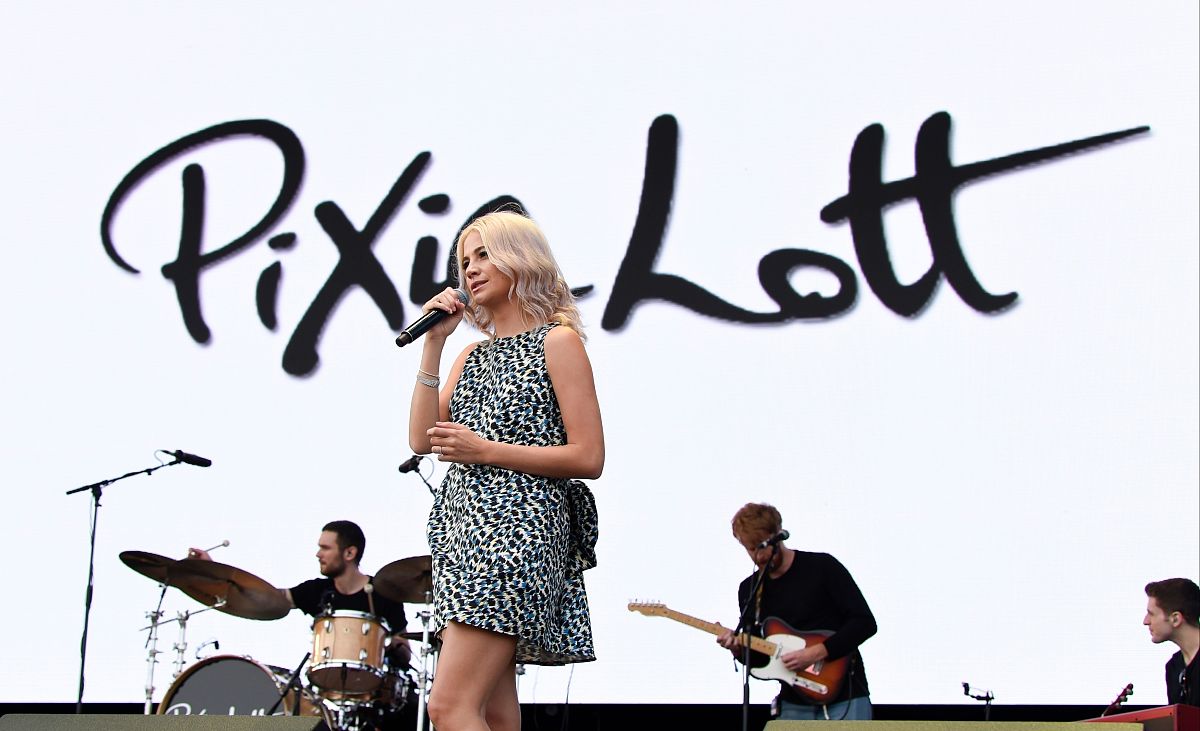 LINE群聊模拟：高中生小七的日常