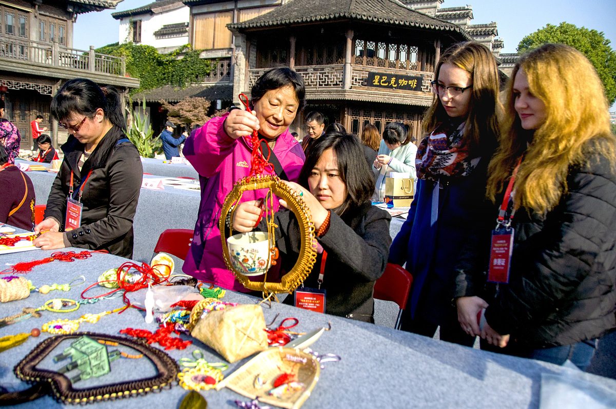 大学大理参观古城民族工艺品实习报告八百字
