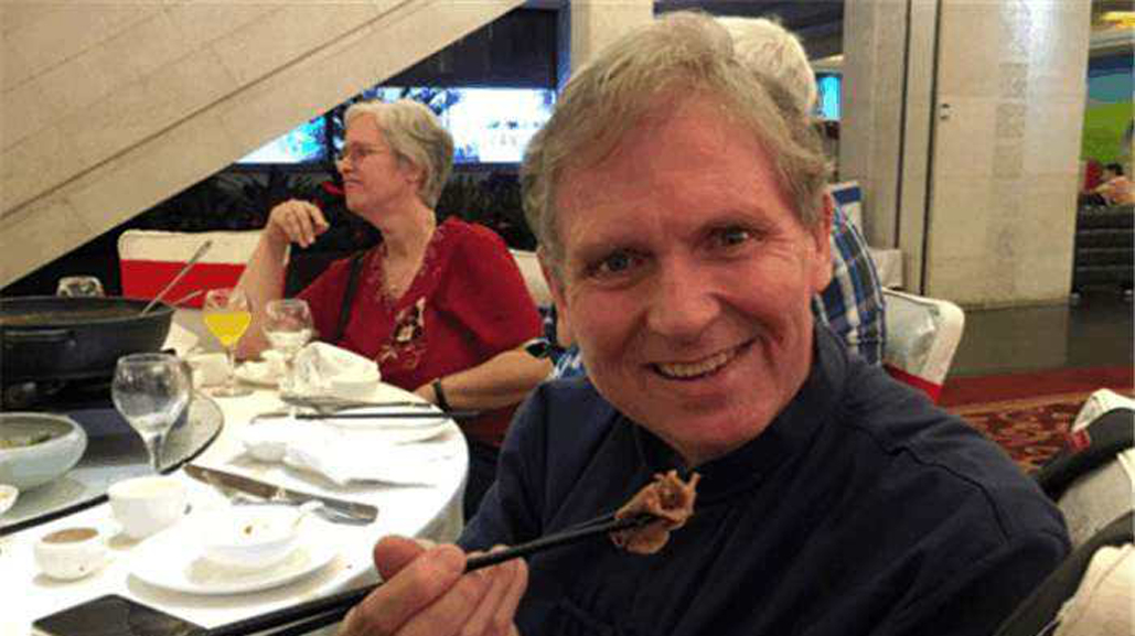 美国老人从来不吃中餐,朋友让他吃广式早茶,第一口就被打败了