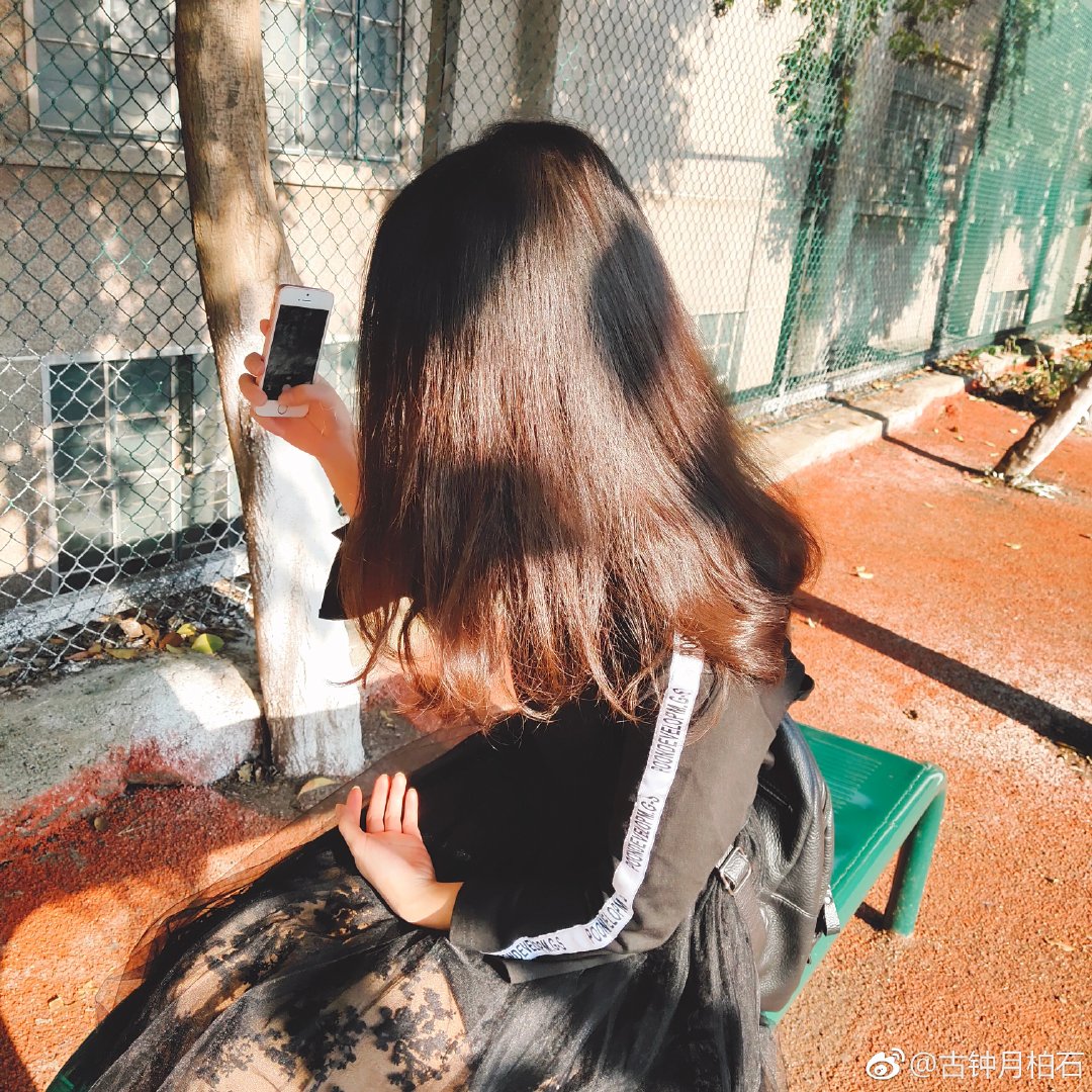 经典烧脑电影记忆碎片vs未知死亡,相似情节不