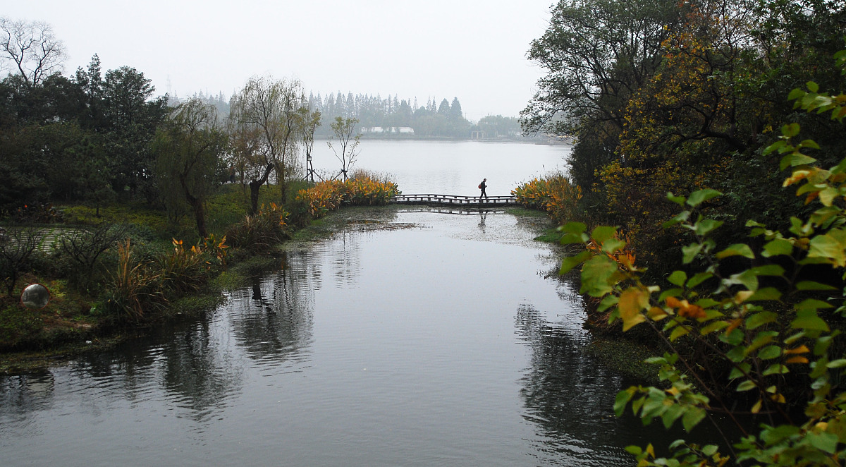 请写一篇咸宁旅游营销策划SWOT分析2500字