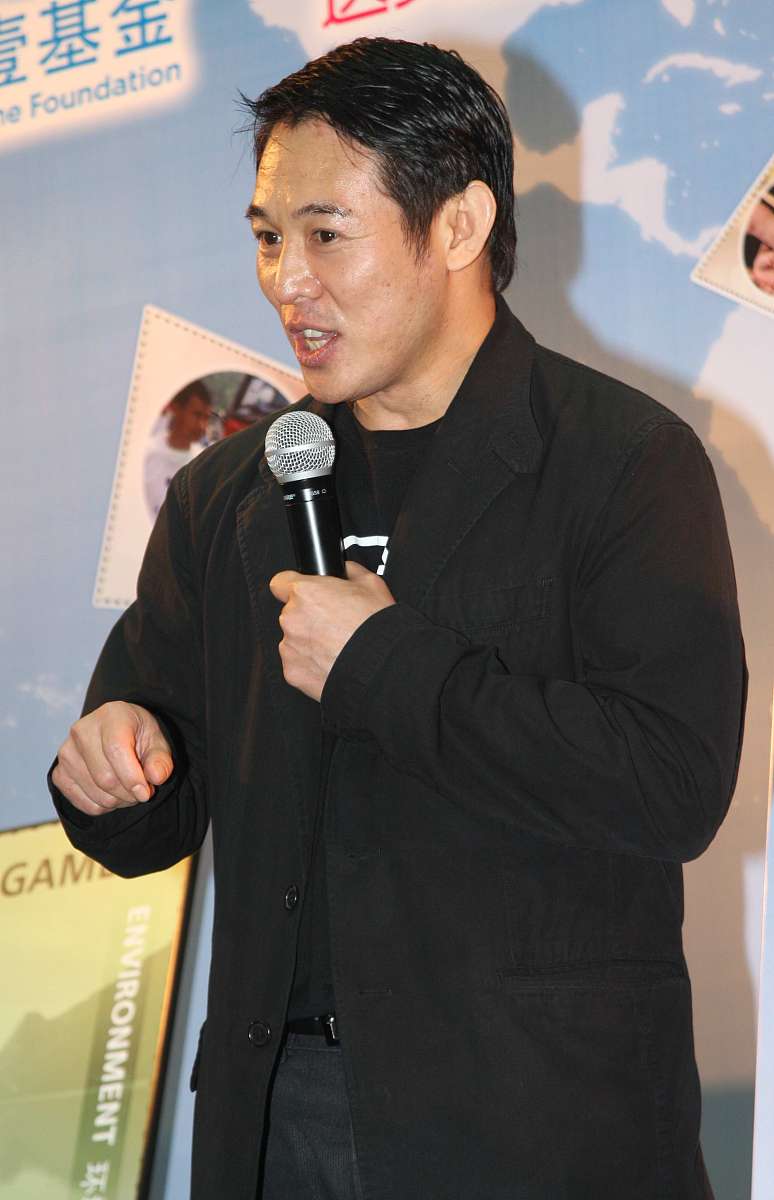 2009年3月31日,上海,李连杰为壹基金纪念邮票揭幕.李连杰+++_+++李连