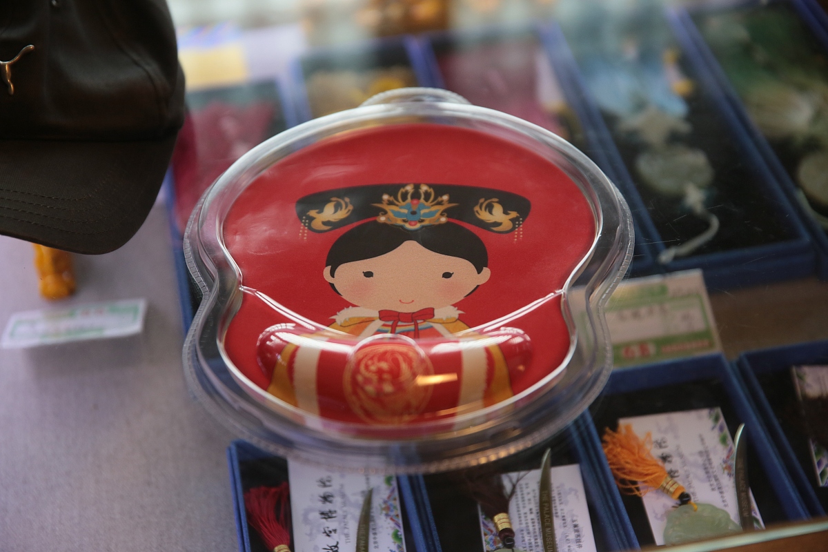 北京景山山顶创意周边：年轻人必备旅行纪念品