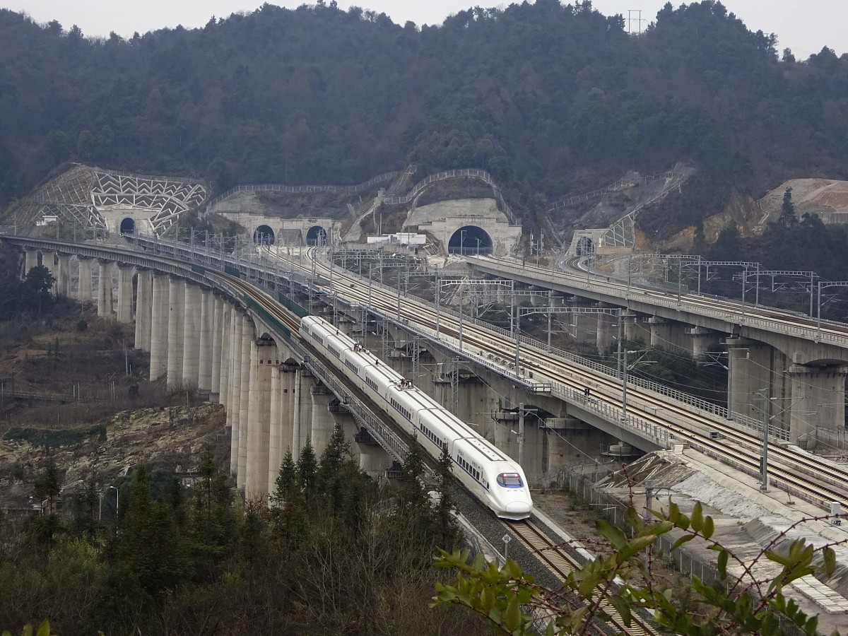 贵阳交钱就能读的高铁学校有哪些