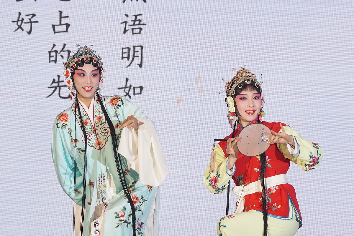 2018年1月22日,上海,青年昆剧表演艺术家上台献唱.***_***青年昆剧表