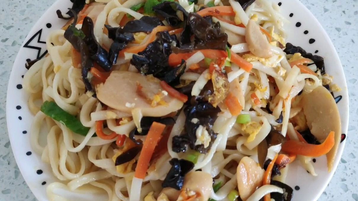 家常什锦炒面,材料随意,简单的美味!