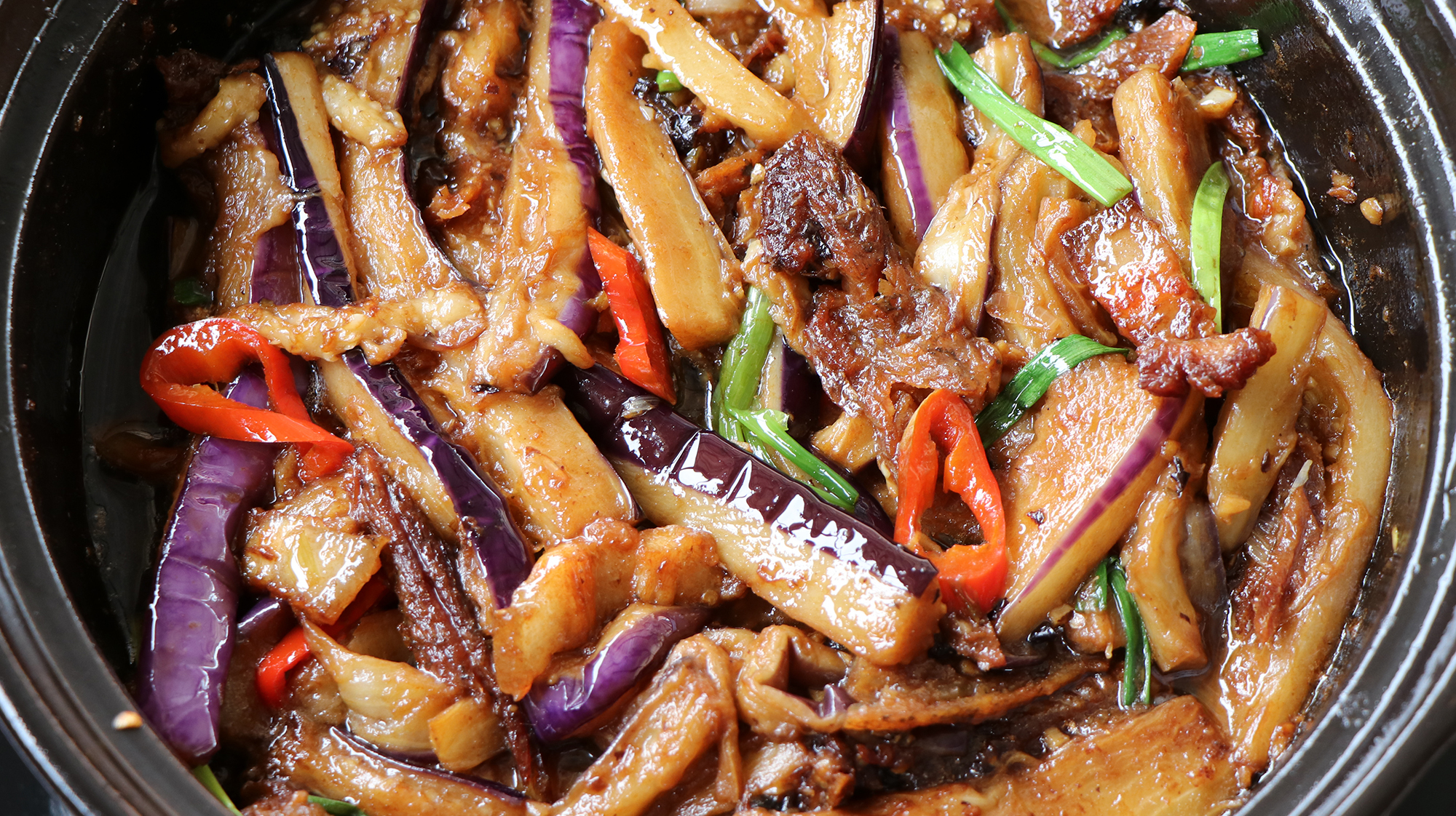 豆豉鲮鱼茄子煲做法,家常美味,出锅香气四溢,太好吃了