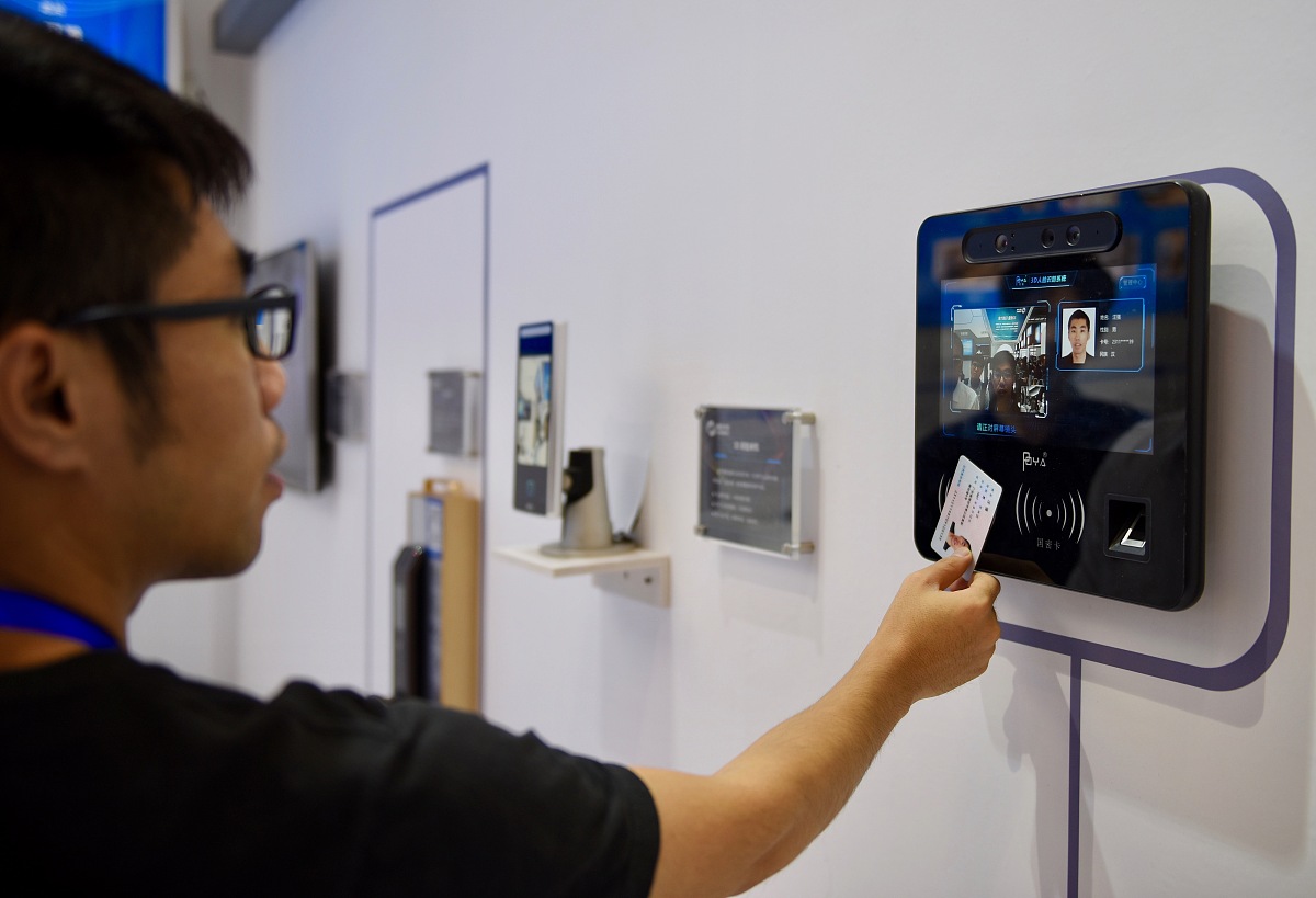 Arduino 智能交互镜子设计方案：人脸识别、语音控制、信息显示