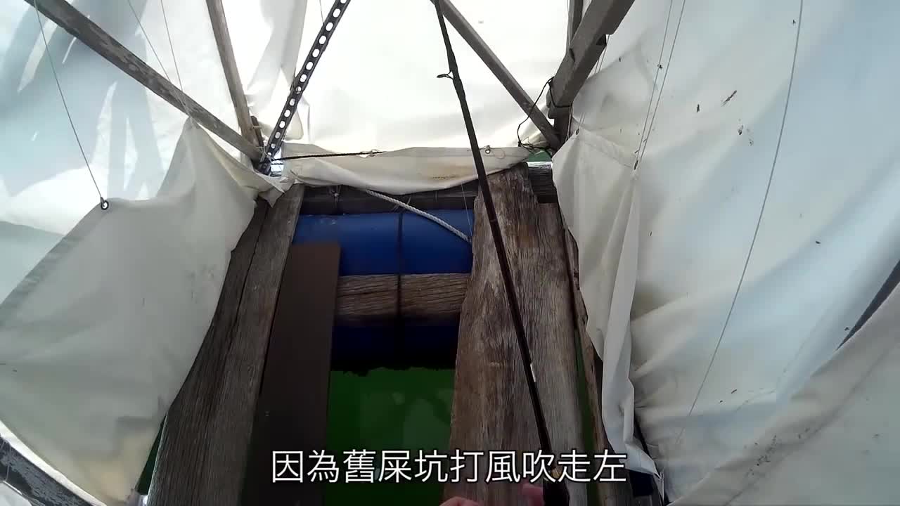 鱼排屎坑钓鱼,钓鱼人这钓位选得有点重口味啊!