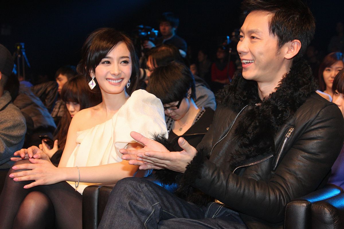 2011年3月7日,北京,2011第五届娱乐大典启动仪式举行.李晨 杨幂 +++_+