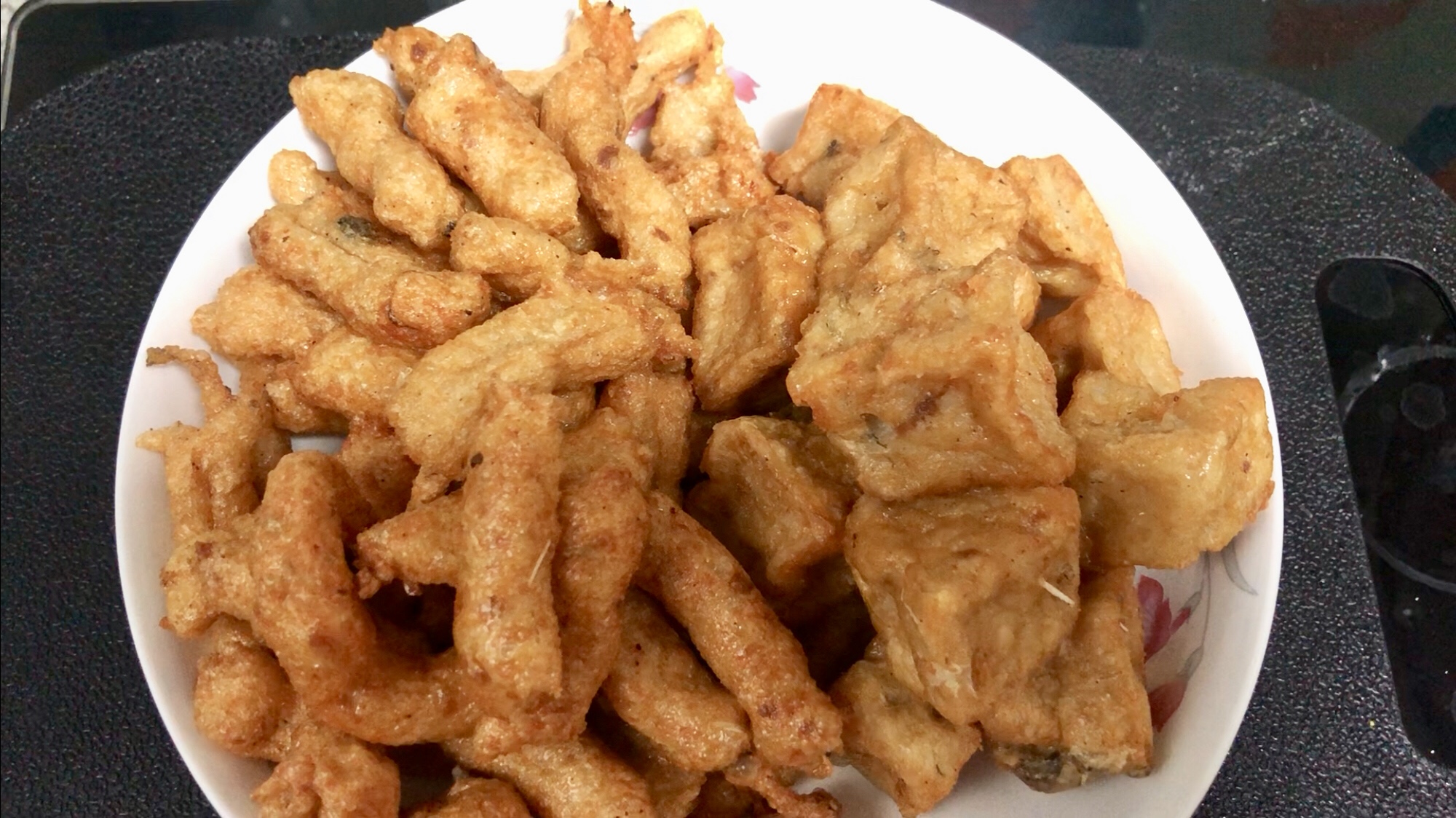 锅丸子不用买,在家就能制作甜不辣和鱼豆腐,材料简单一看就会
