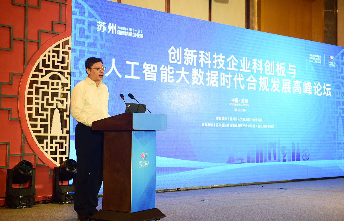 写一篇赵冠群拯救世界的文章