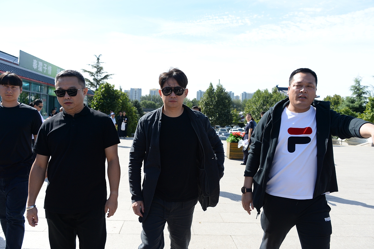 为UP主有山先生撰写头条稿件提纲200字左右