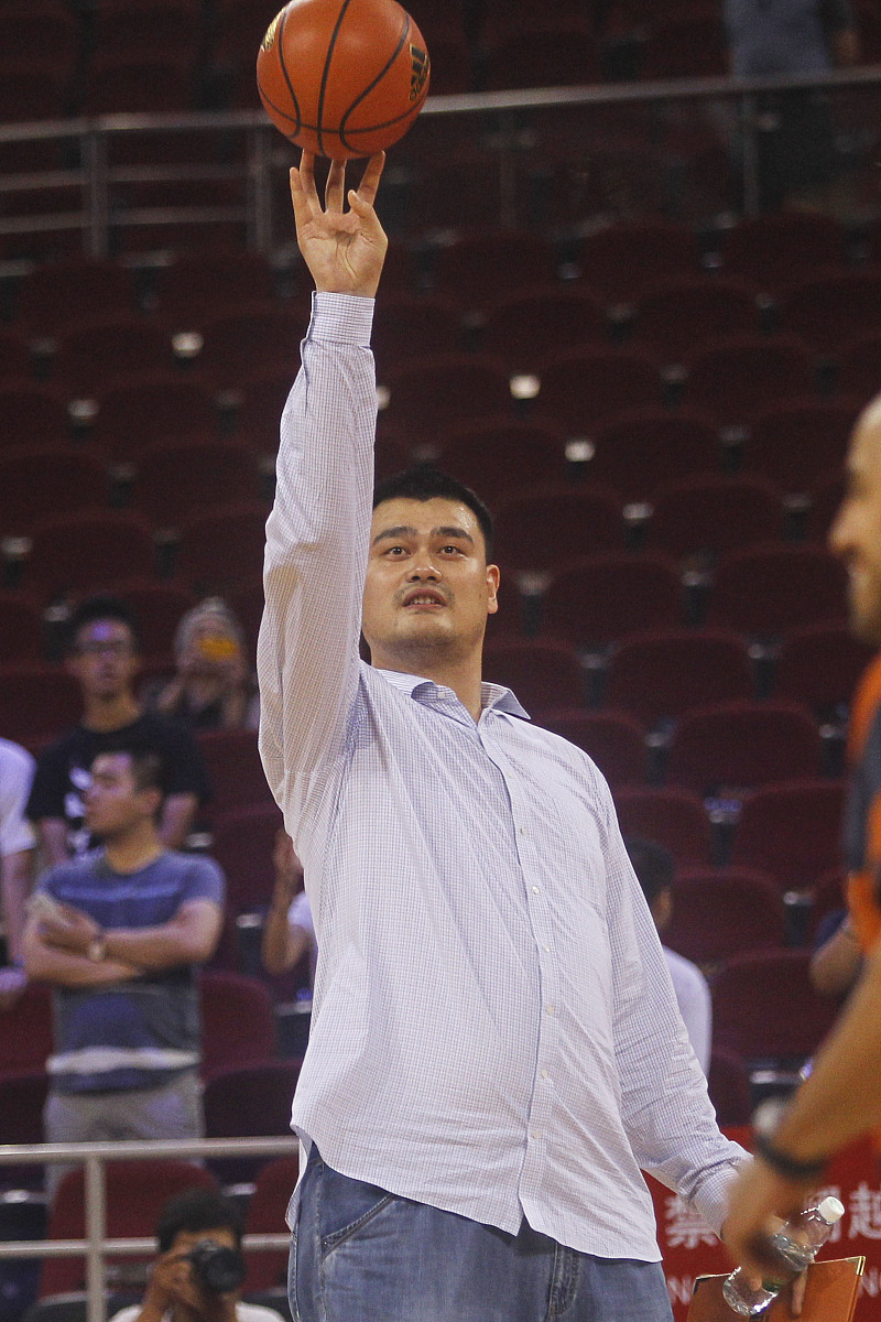 猜猜我是谁？中国篮球巨星，NBA传奇！