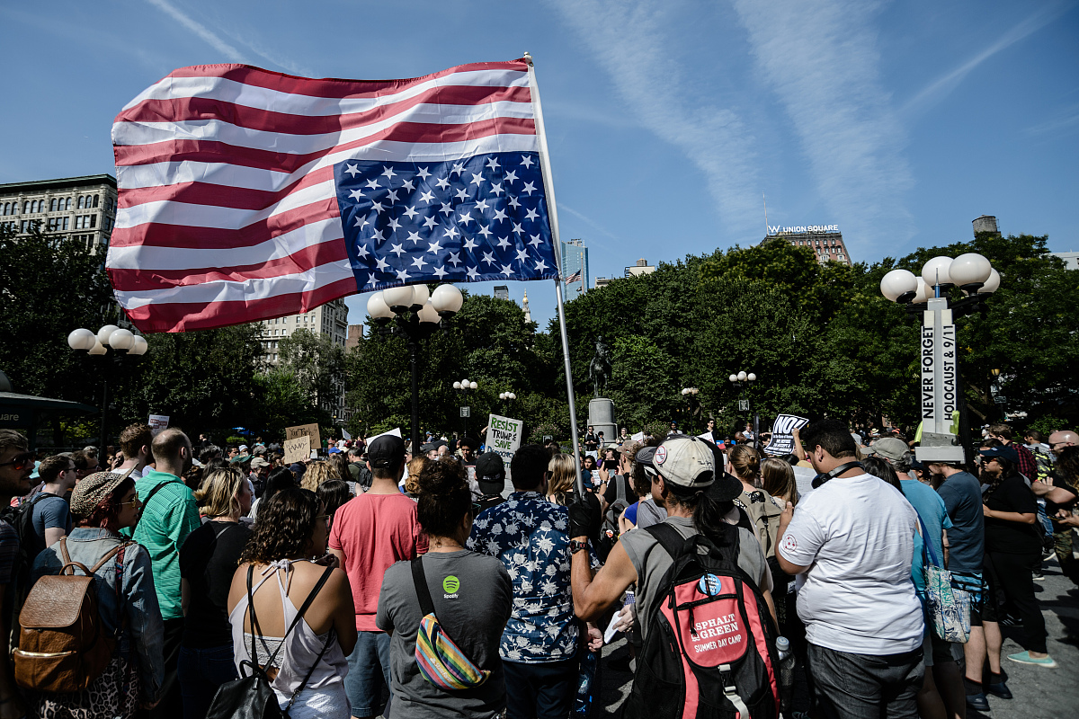 观看《马克思是对的》以我心目中的马克思写作1200字