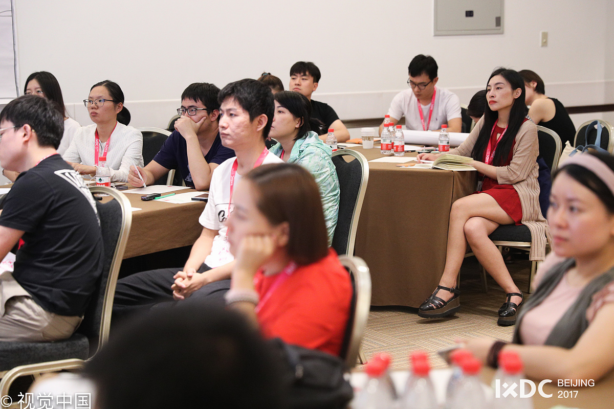 化妆培训：朋友和同学之间选择怎么办？