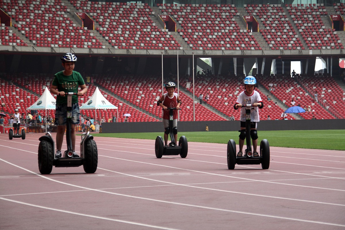 1以文化角度为切入点以爱国或爱家为主题写一篇3-5分钟的演讲稿 要求如下： 1主题鲜明、见解独到内容充实体现时代精神； 2表达流畅自然吐字清晰张弛有度； 3台风稳健举止大方精神饱满； 4具有较强的吸引力、感染力、号召力。