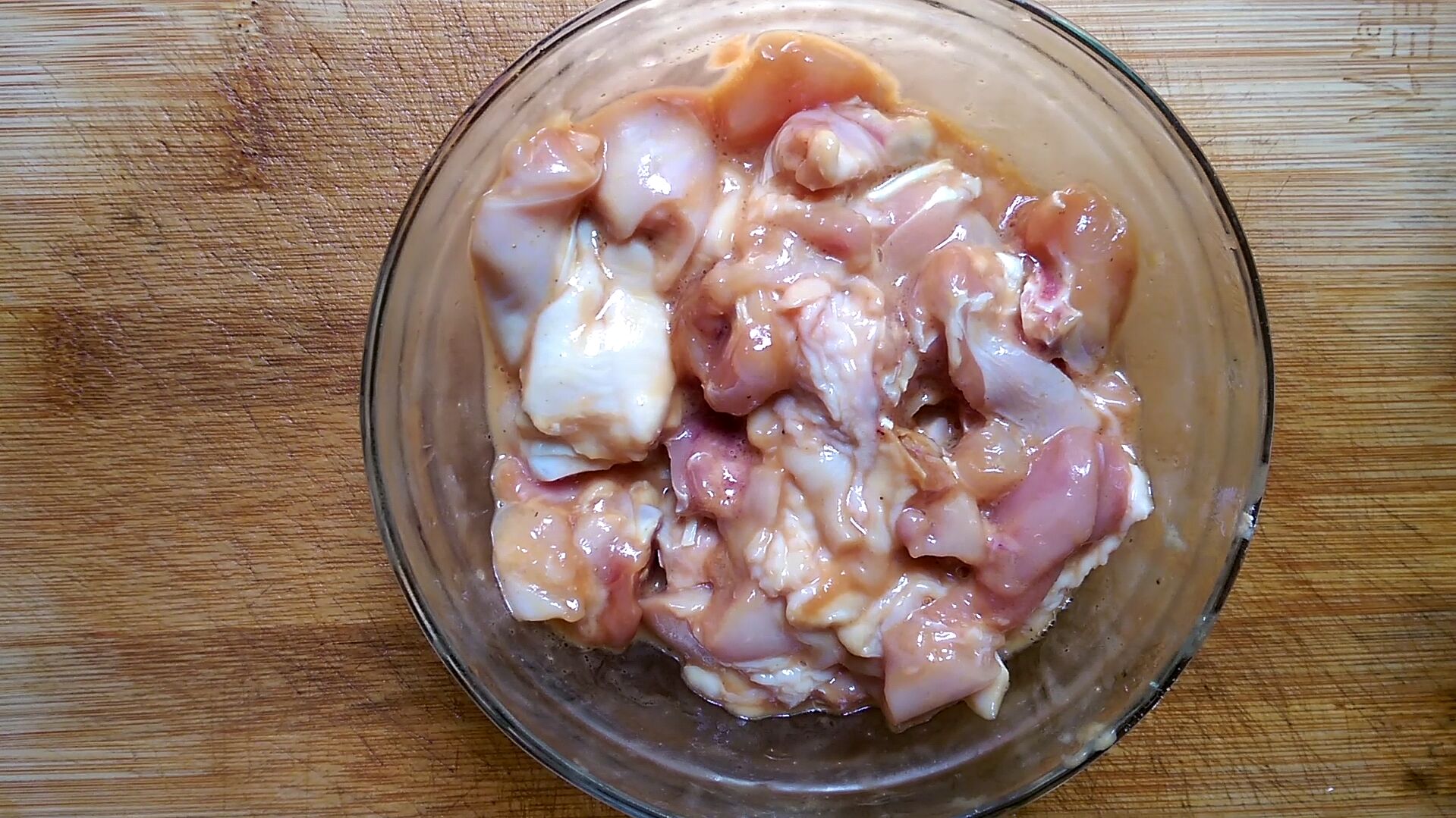 夏天孩子吃饭没胃口?试试这款香菇滑鸡粥,肉嫩粥甜,好吃不腻