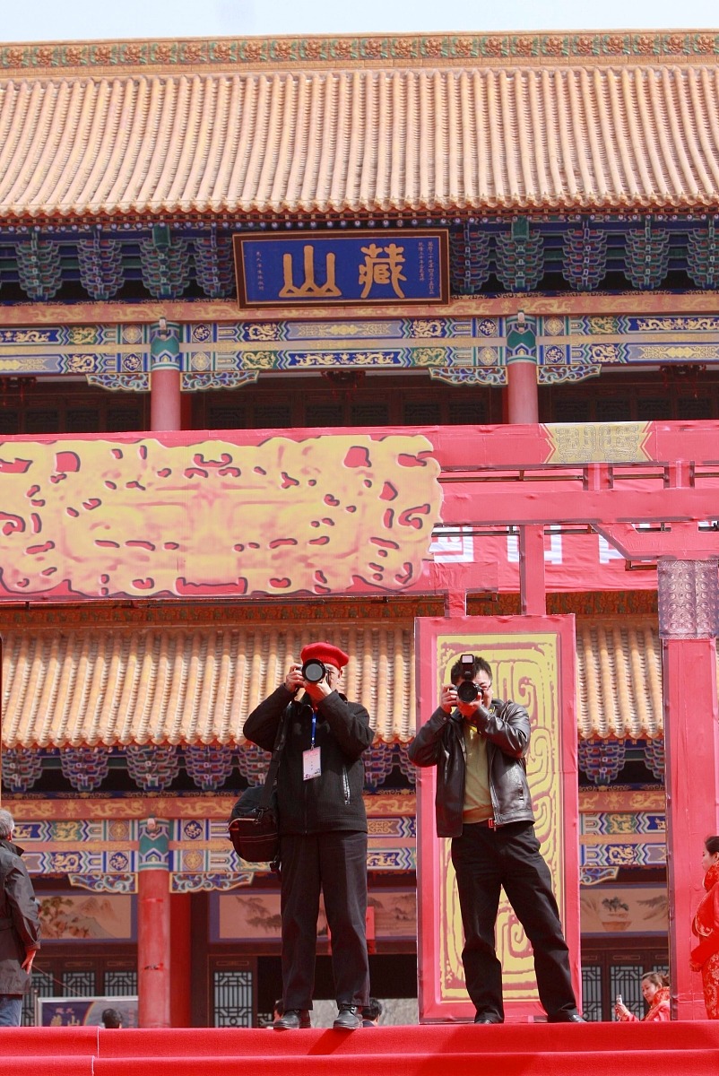 2010年3月13日,山西阳泉,电影《赵氏孤儿》的开机仪式在山西盂县藏山