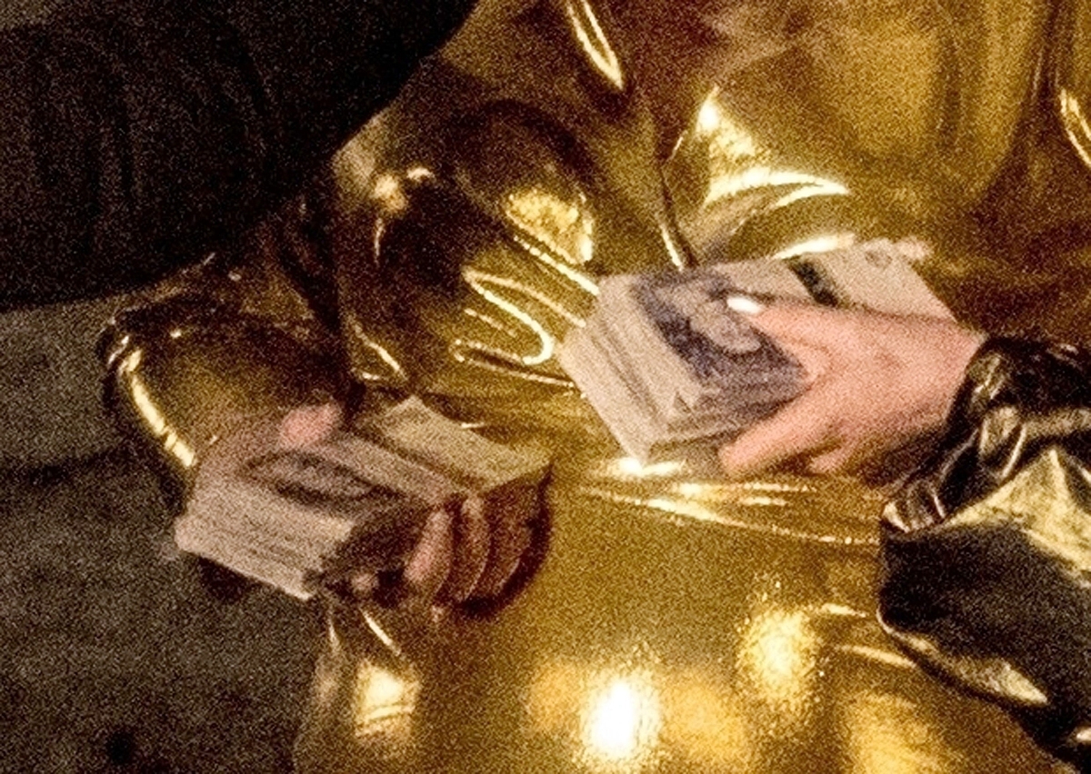 当地时间2018年4月12日,伦敦,明星现身电影《飞天大盗》(the hustle)