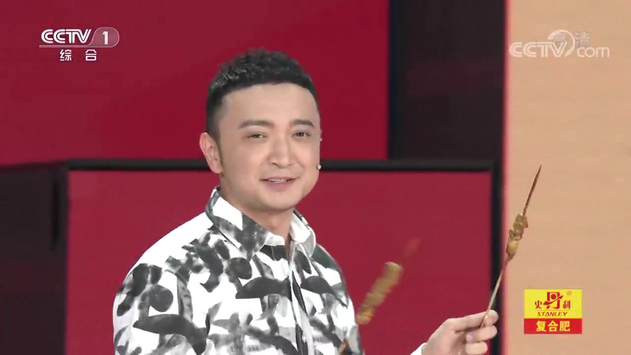 赖娜娜演绎《烧烤进行曲》,嘉宾观众乐享口福