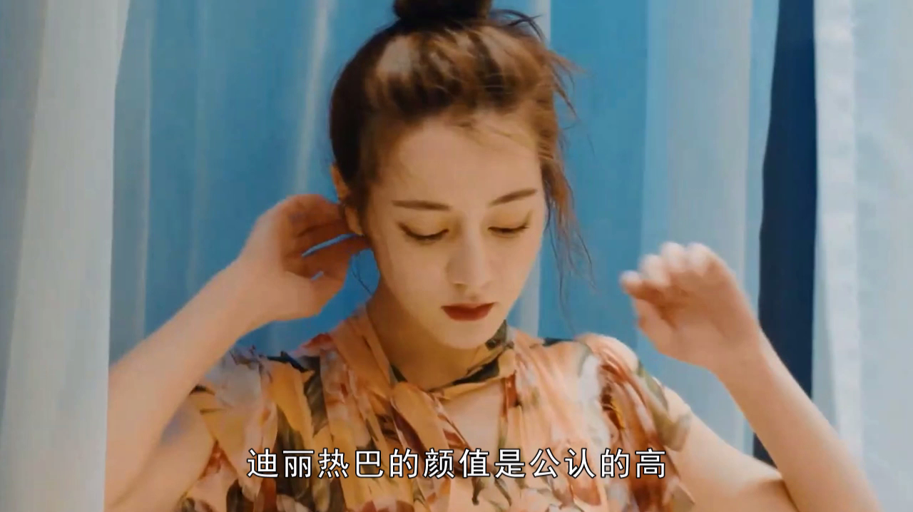 迪丽热巴扎完双马尾梳“包子头”,搭配中国风造型,美炸了!