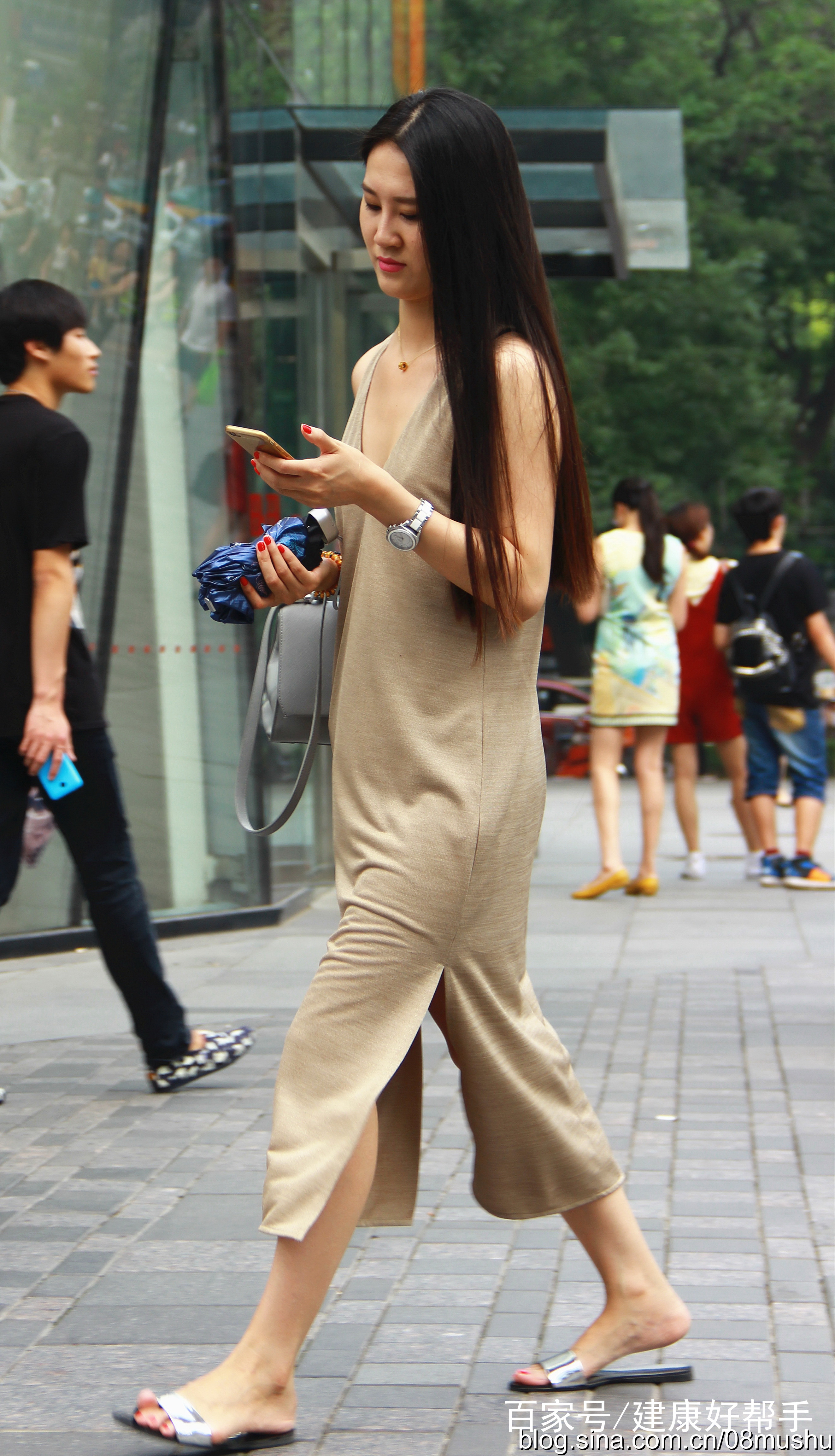 街拍:美女如云的街头,图5这种很少见,很是a美女小仙女!芭美女弹奏视频琵图片
