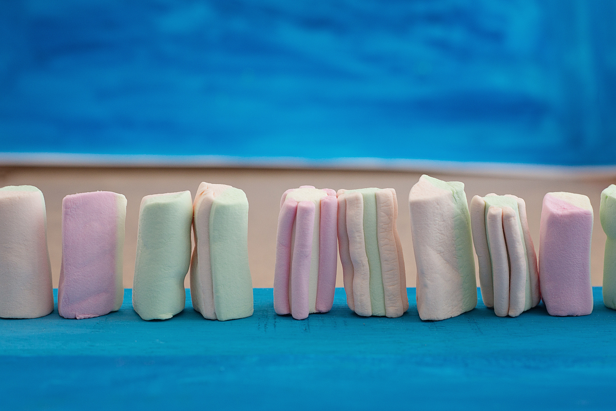 假如我给朋友一颗压缩毛巾并告诉他这是一颗薄荷糖会发生什么？